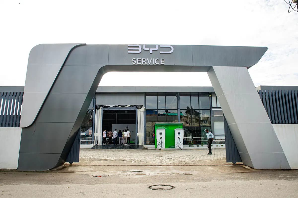 BYD service center entrance with charging stations visible.
