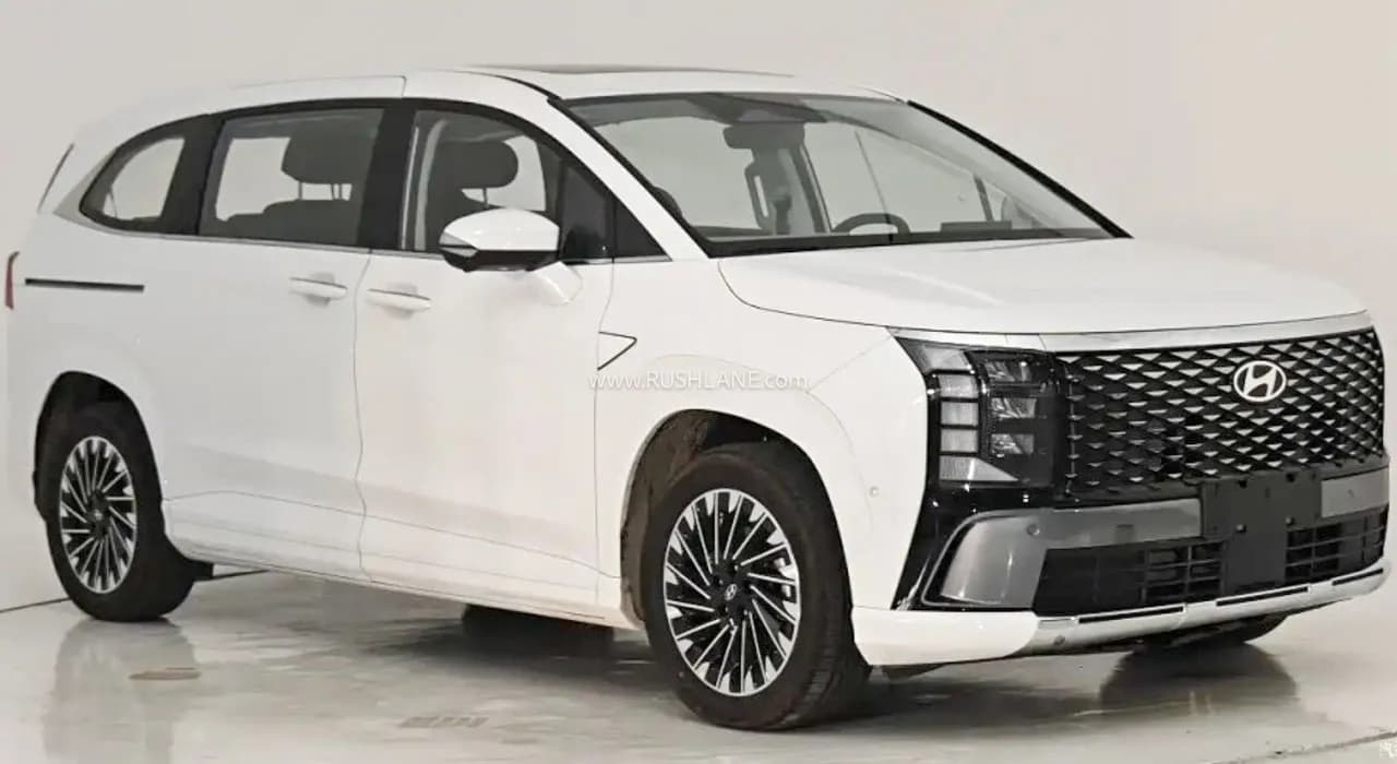 Hyundai Custo MPV with a bold front-end redesign and alloy wheels.