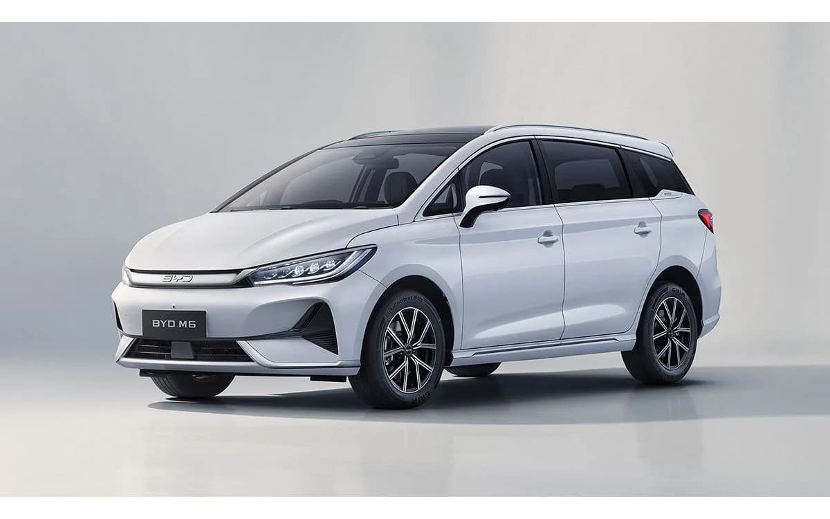 BYD M6